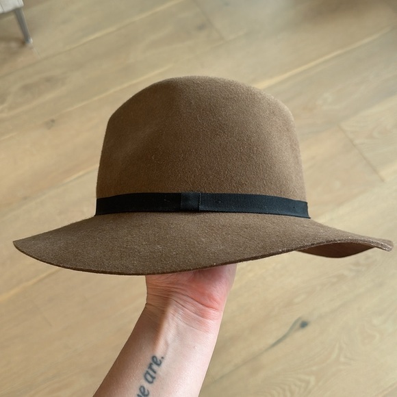 Wilfred hat from Aritzia - Picture 2 of 3